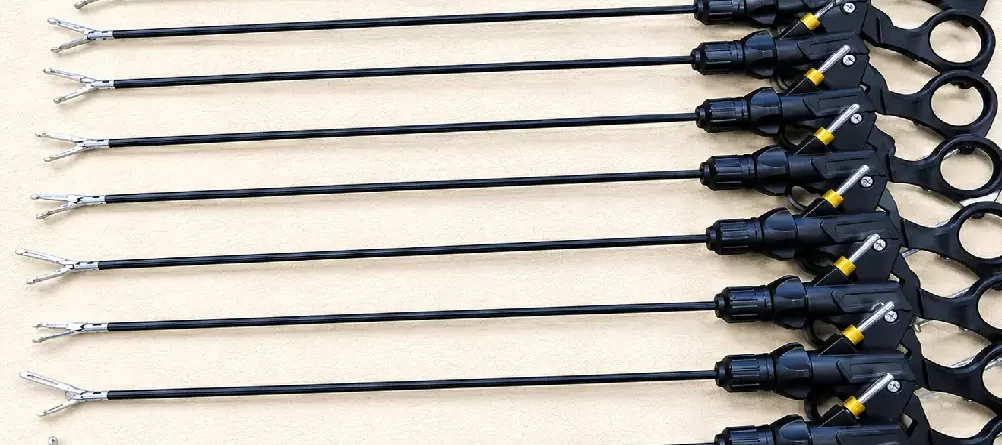 Laparoscopic surgical instruments including graspers and forceps used in minimally invasive surgery